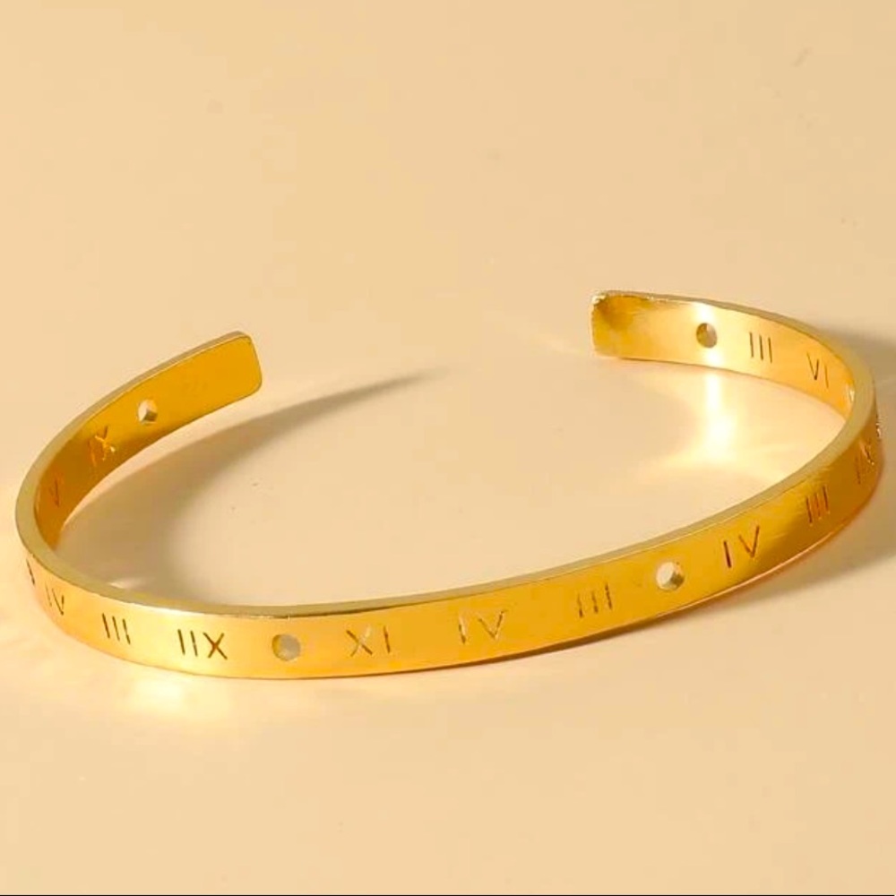 Gold Roman Numeral Bracelet